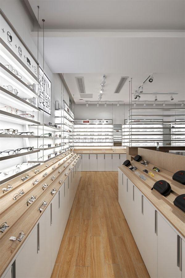 超赞眼镜店改造设计传统与时尚结合扩大更多空间